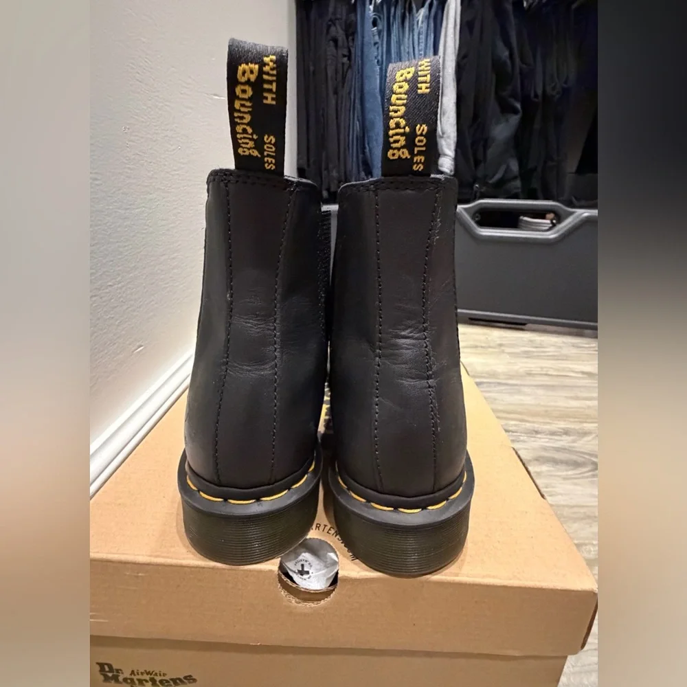 Dr. Martens 2976 Chelsea Boots 🥾 - Picture 12 of 16